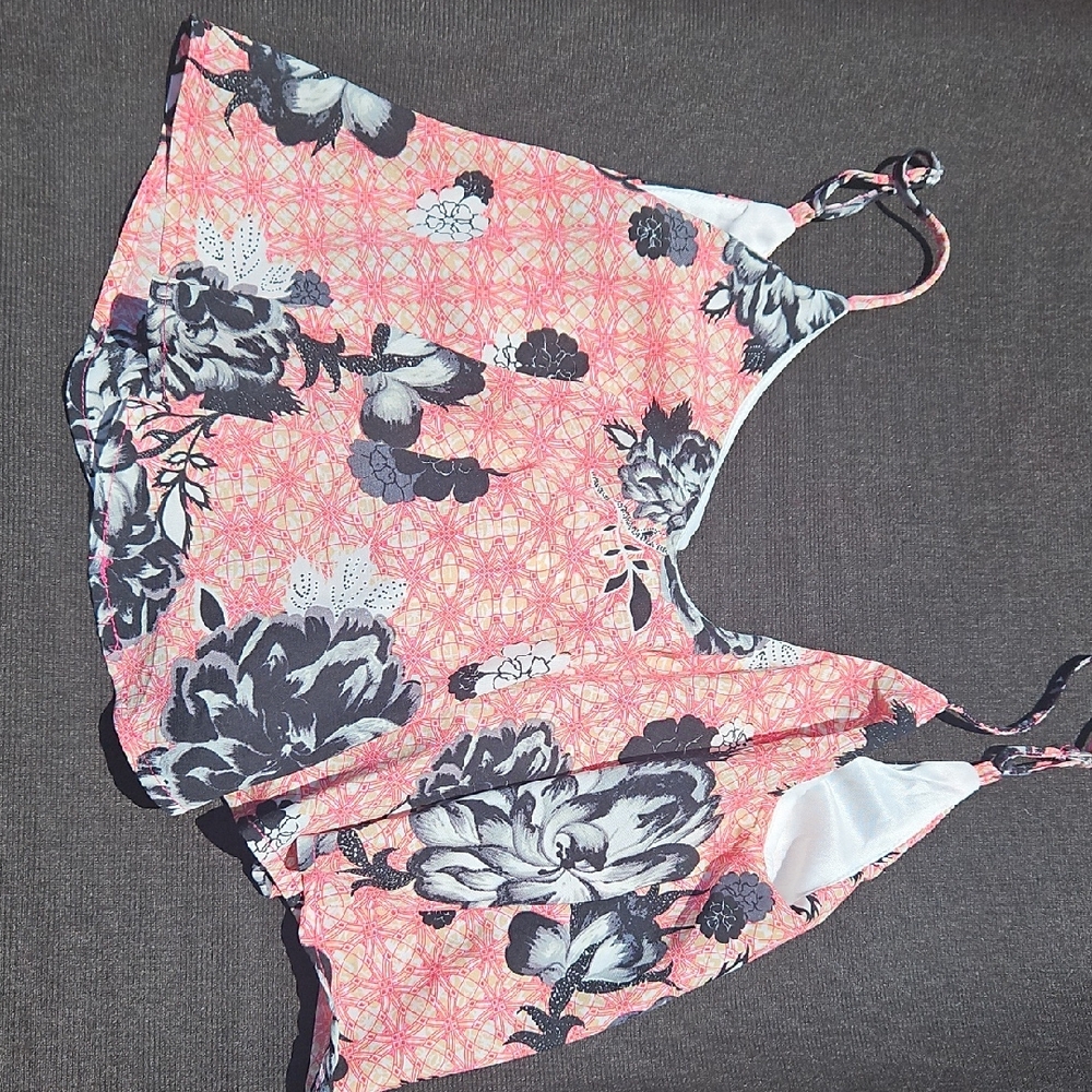 UK2LA Coral and Charcoal Floral Crop Top